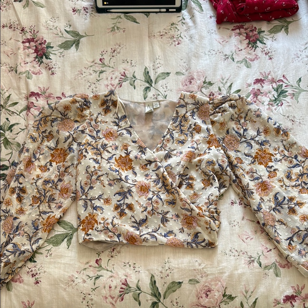 Cropped Floral V-Neck Blouse